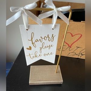 Favors Sign